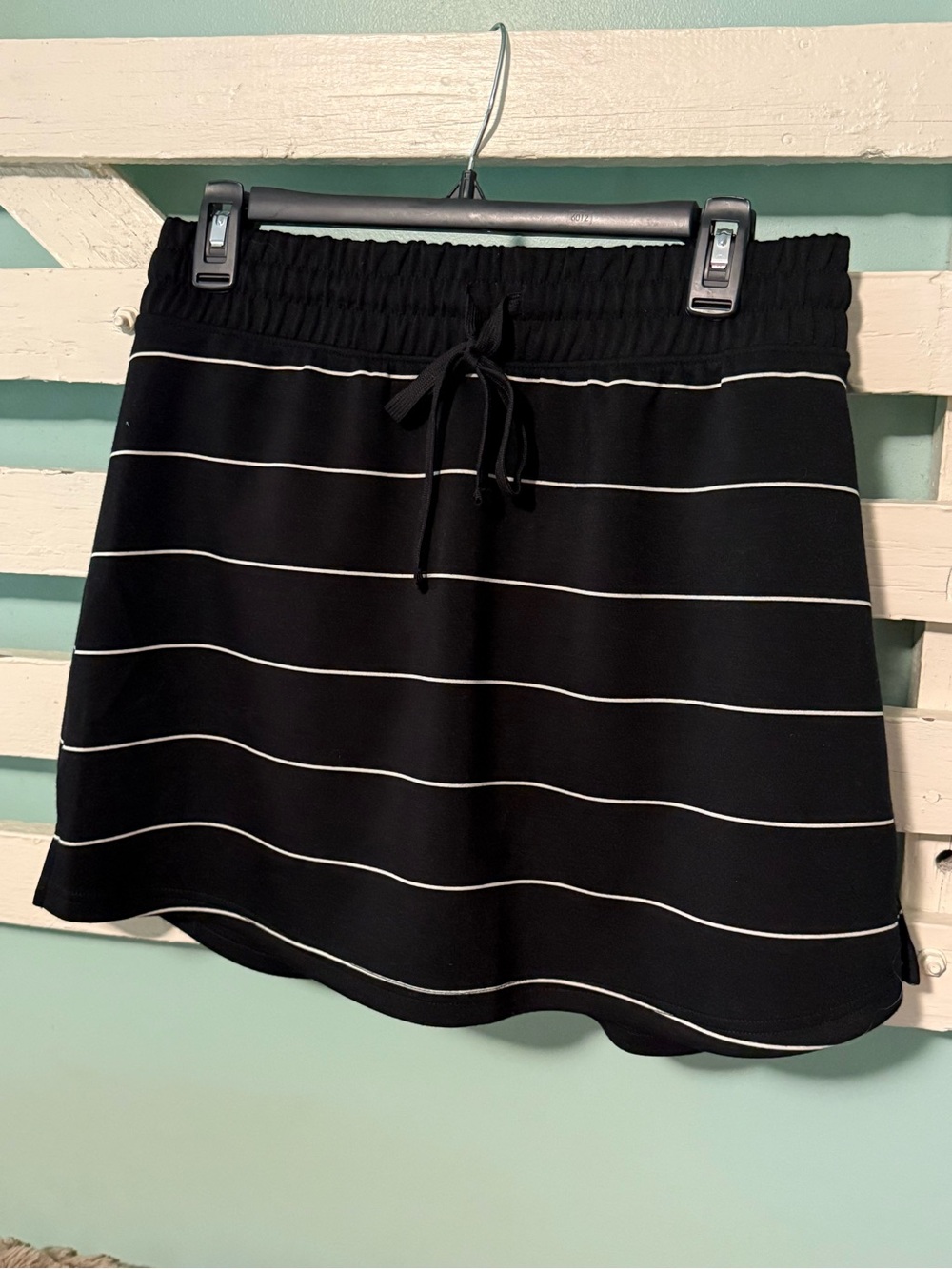 RAE MODE CLASSIC LOOK MIDRISE STRIPE SCUBA SKORT